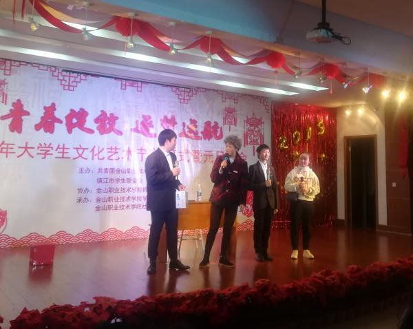 3小品机电机器人班参与-小棉袄.jpg