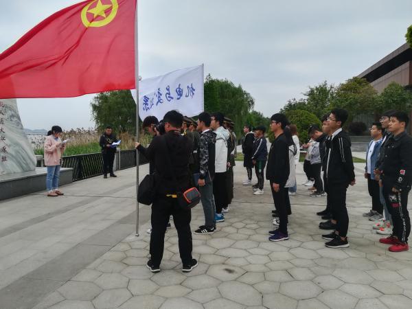 毛佳敏老师讲话.jpg